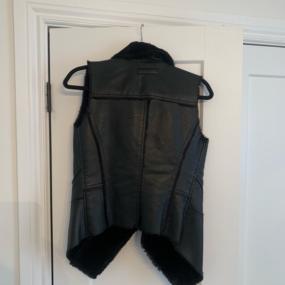 Vest - Picture 2 of 4